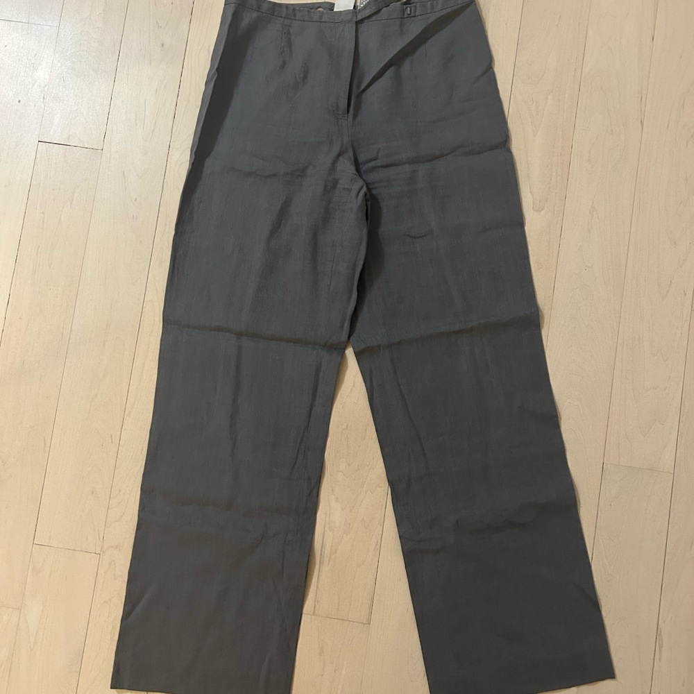 Women’s gray linen pants with a little shimmer.